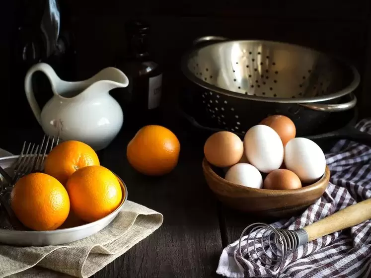 tojás és narancs a tojástáplálkozáshoz