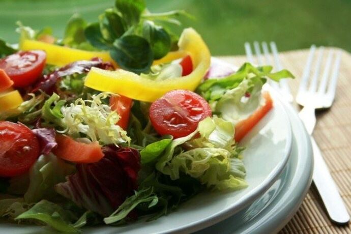 zöldségsaláta a fogyáshoz megfelelő táplálkozás mellett